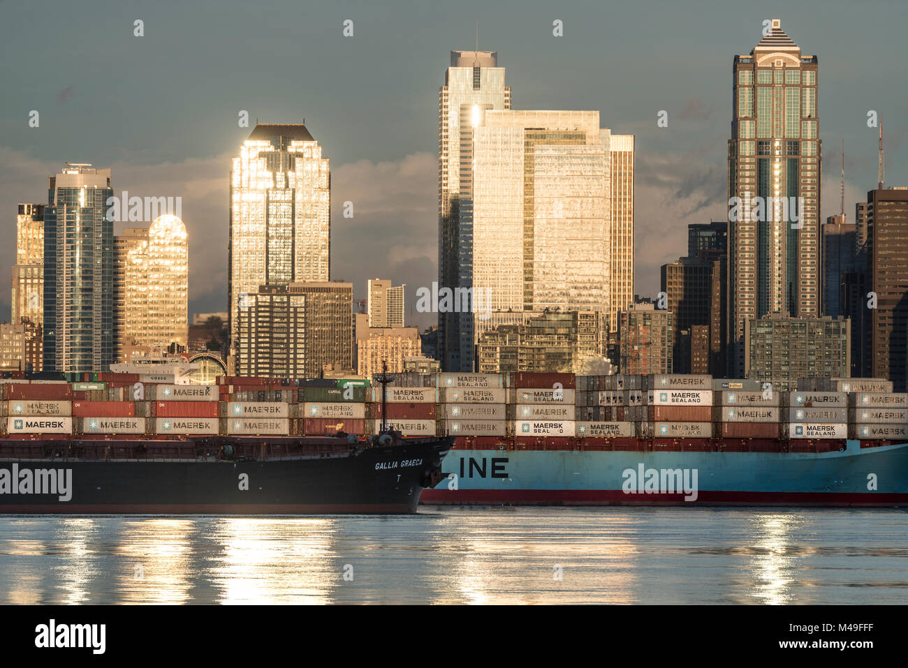 Usa, Washington, Seattle, Elliott Bay, Puget Sound, Frachter Verkehr, Stockfoto