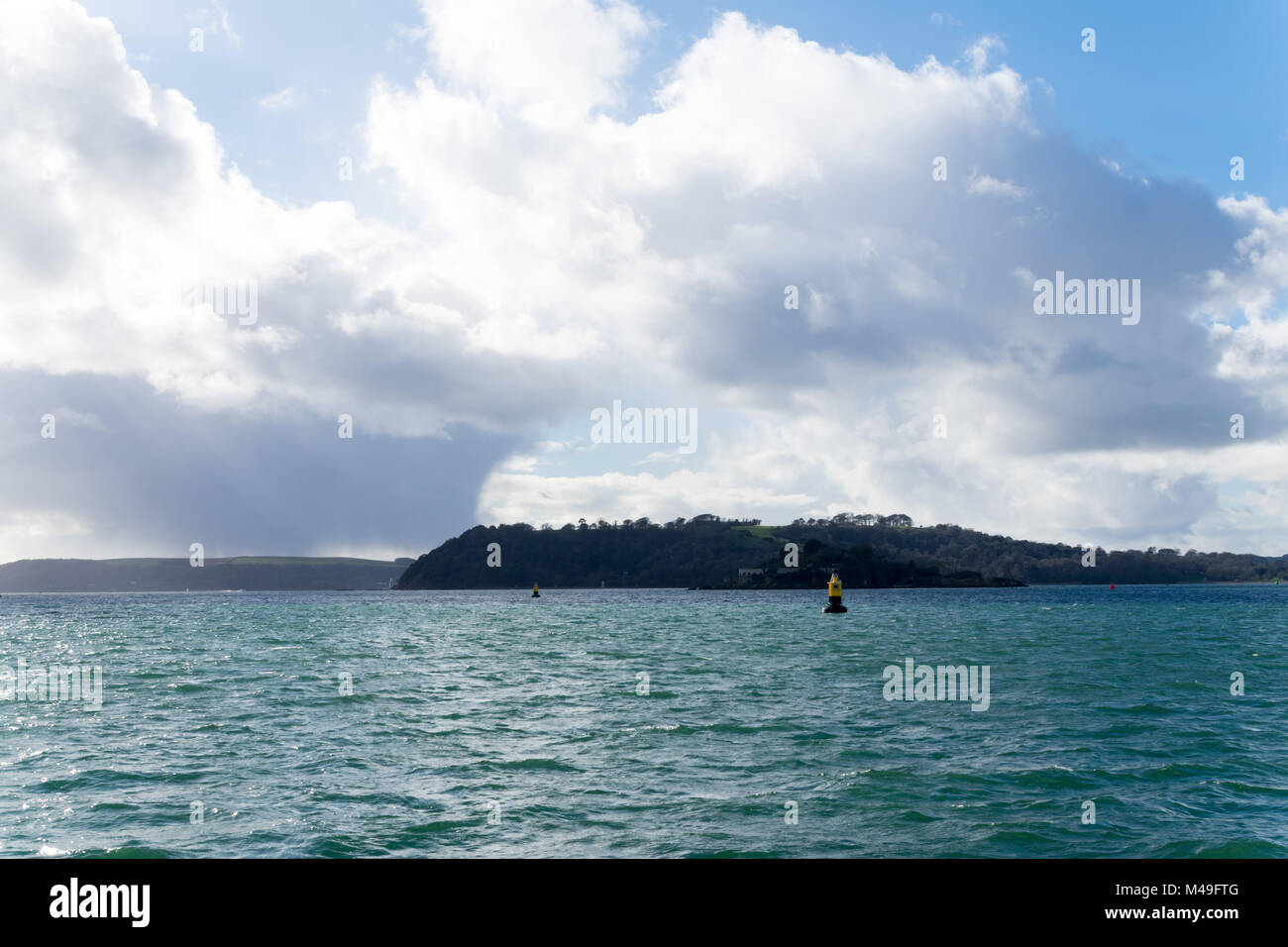 Plymouth Sound von der Zitadelle in Sutton Harbour in Plymouth UK auf der Suche nach der geheimnisvollen Insel Drake Stockfoto