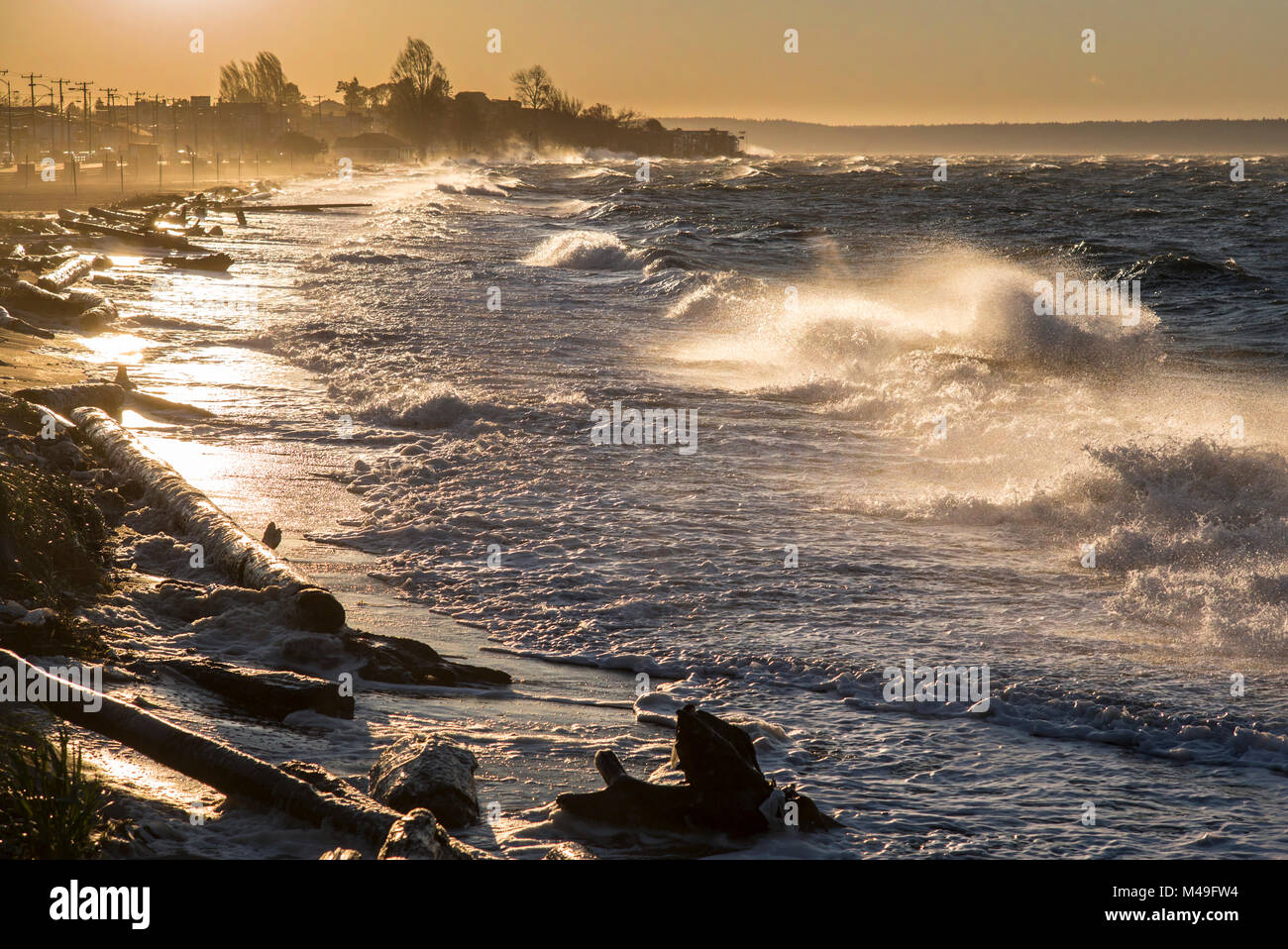 Usa, Washington, Seattle, Alki Beach mit starken Nordwind Stockfoto