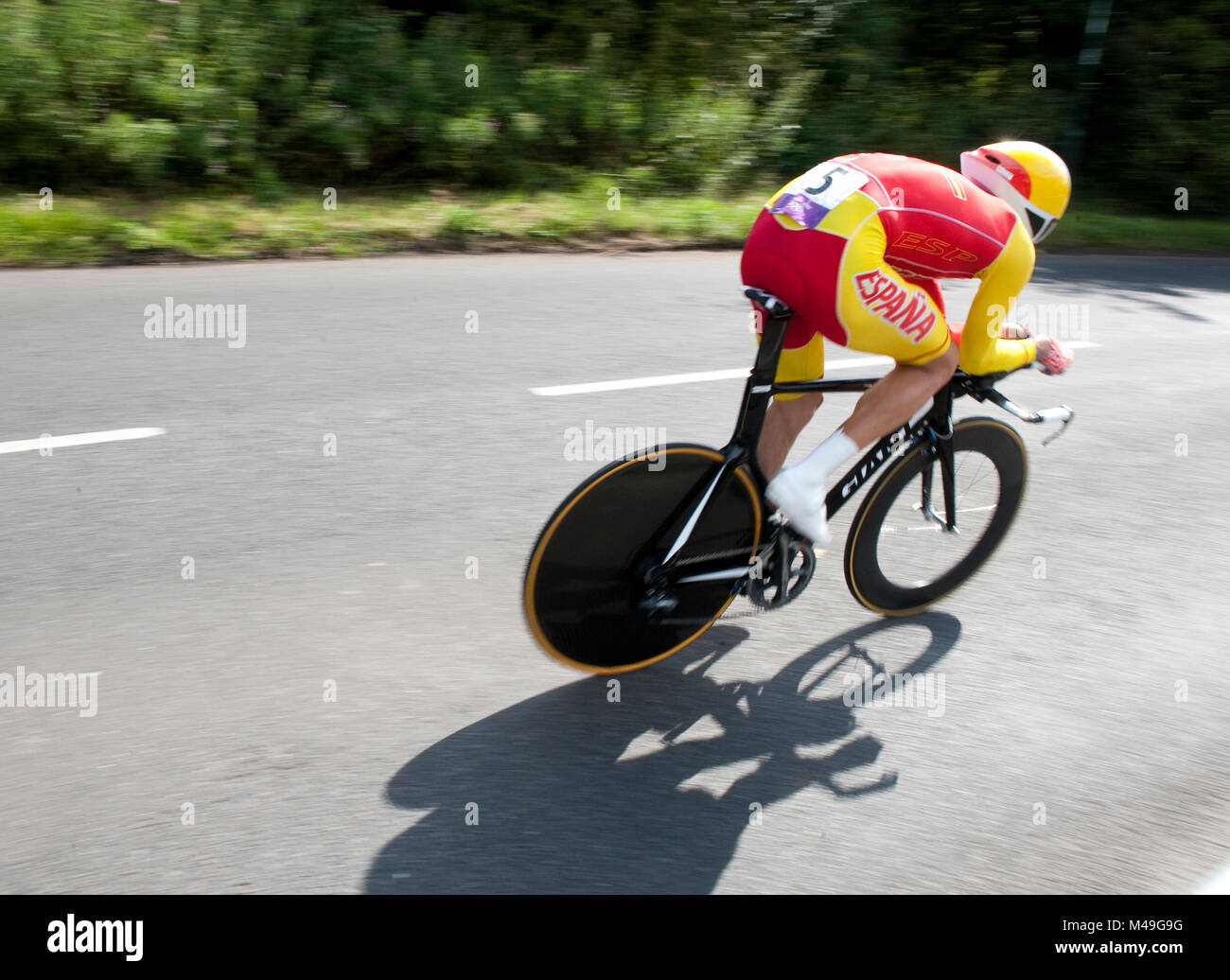 Olympischen Spiele 2012. 01/08/12. Rennradfahren. Herren Einzel Zeitfahren. Luis Leon Sanchez Gil, Reiten in Spanien, die durch Esher (auf untere grüne R Stockfoto