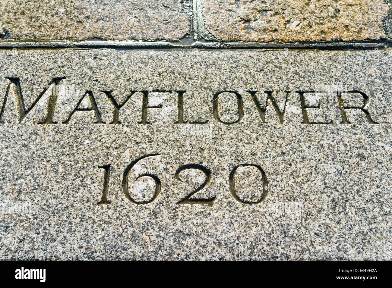 Gedenkstein für die Mayflower Einbootstelle in Plymouth Kennzeichnung das Datum und der Ort im Jahre 1620 Stockfoto