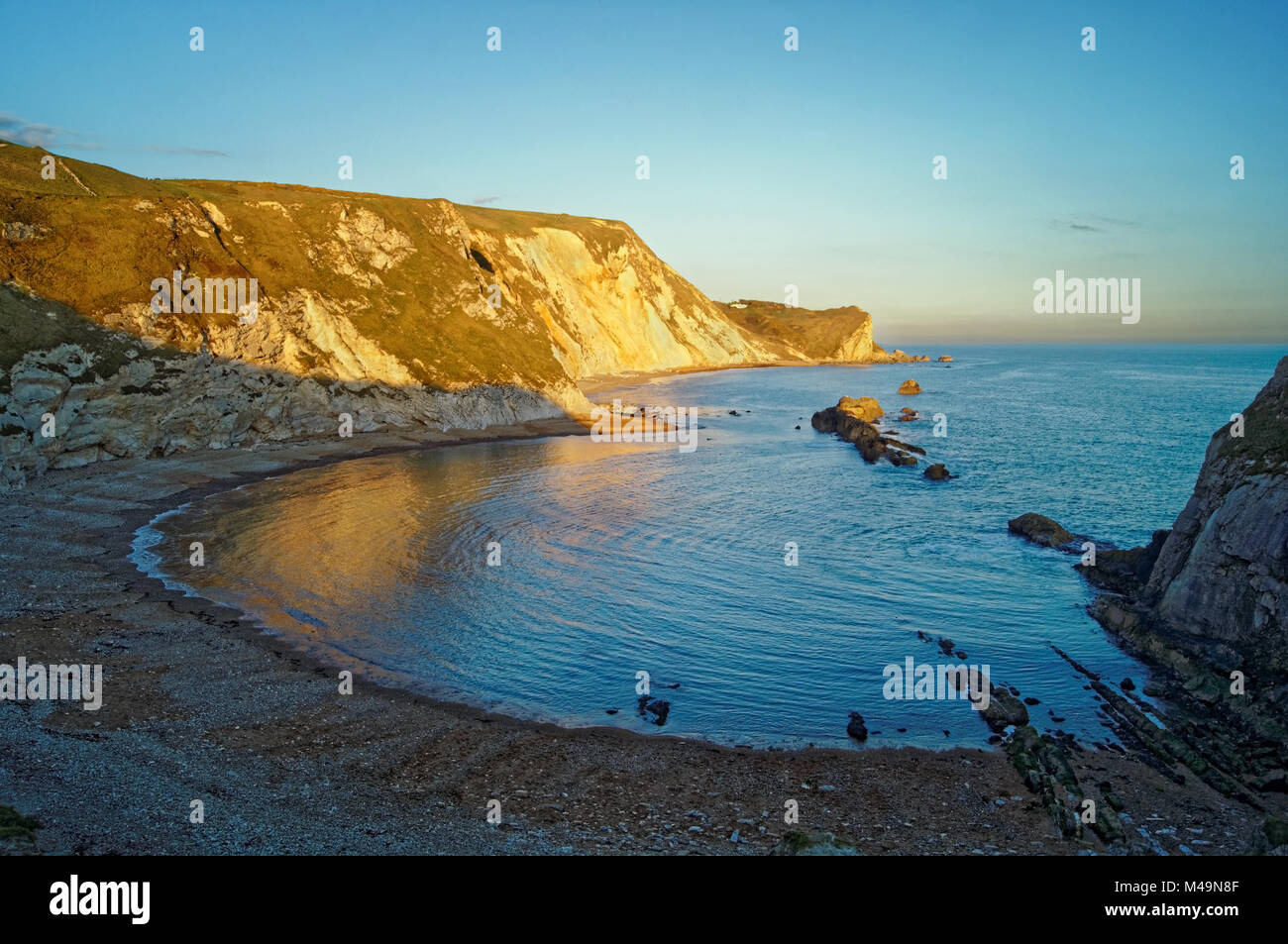 UK, Dorset, man O' war Cove in St. Oswald's Bay von den Cliffs of Durdle Door. Stockfoto