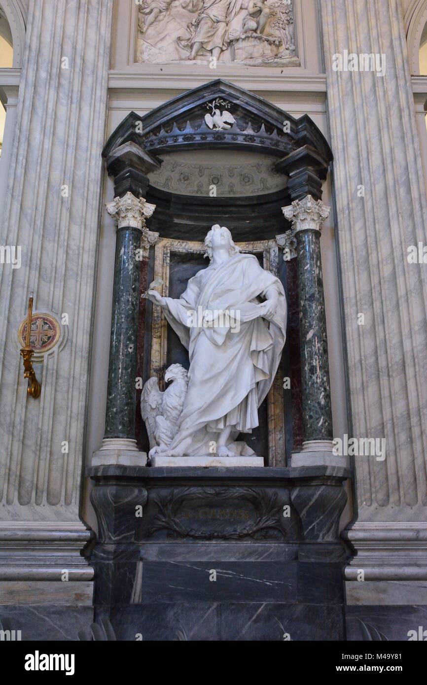 Die Statue des Heiligen Johannes von Rusconi in der Archbasilica St. Johann im Lateran, San Giovanni in Laterano in Rom Stockfoto