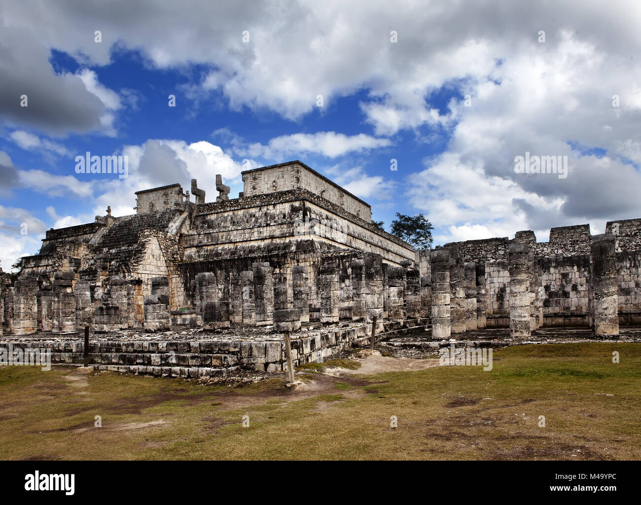 Halle der tausend Säulen in Chichen Itza - Spalten Stockfoto