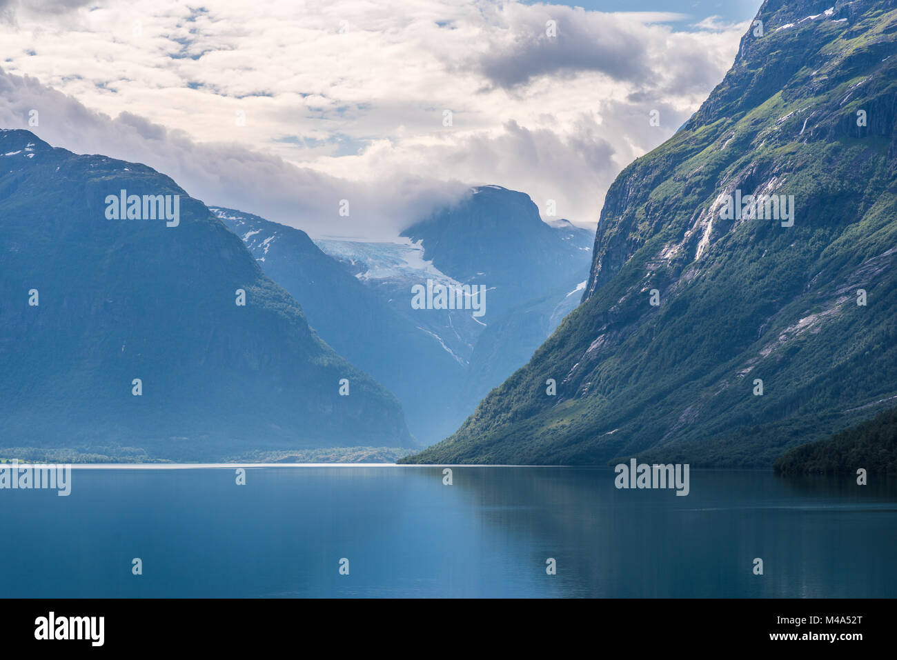 Bei dem Gletschersee in Norwegen Stockfoto