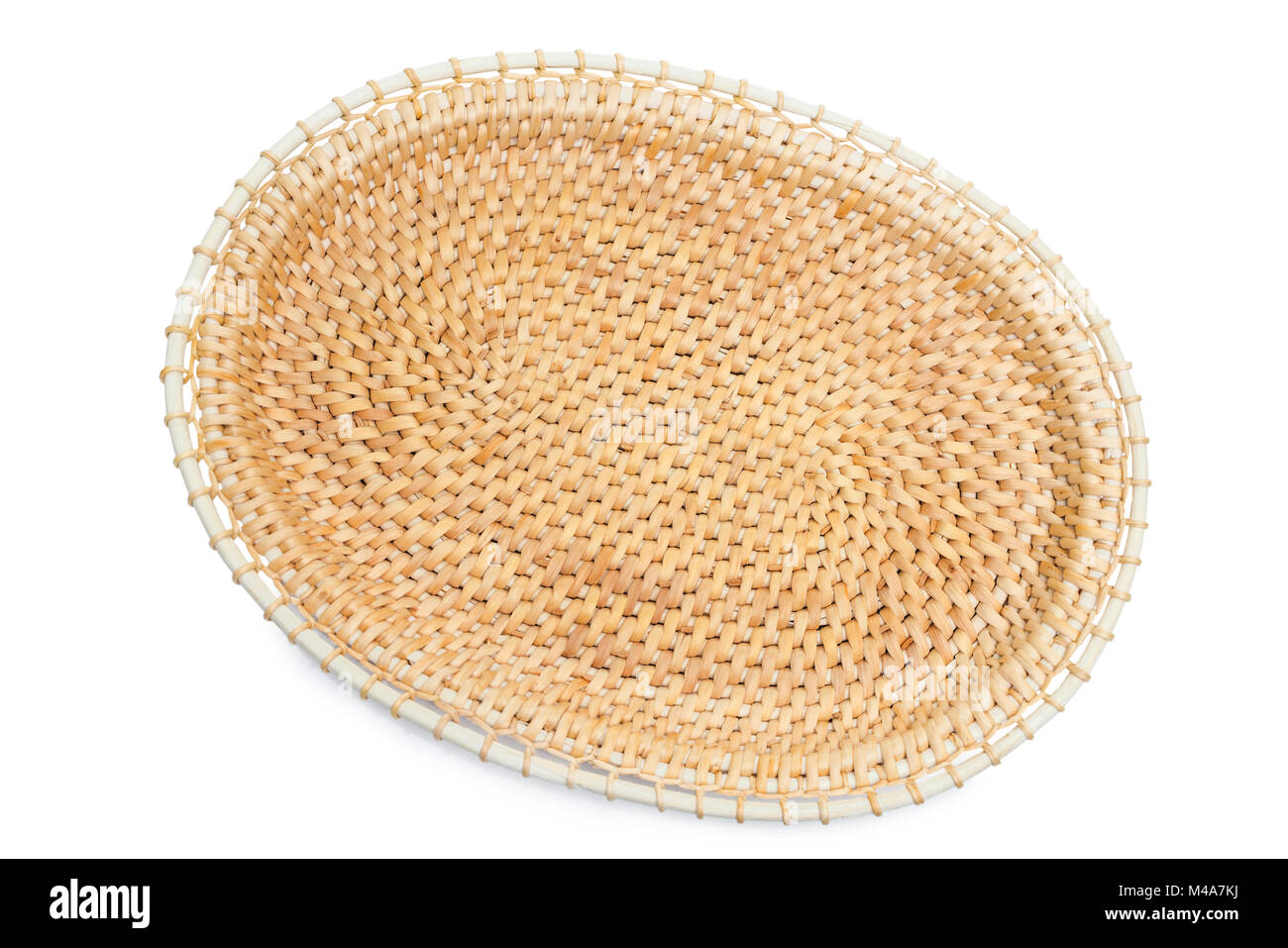 Handwerk. Draufsicht der Korbwaren Tablett, isoliert auf weiss Stockfoto