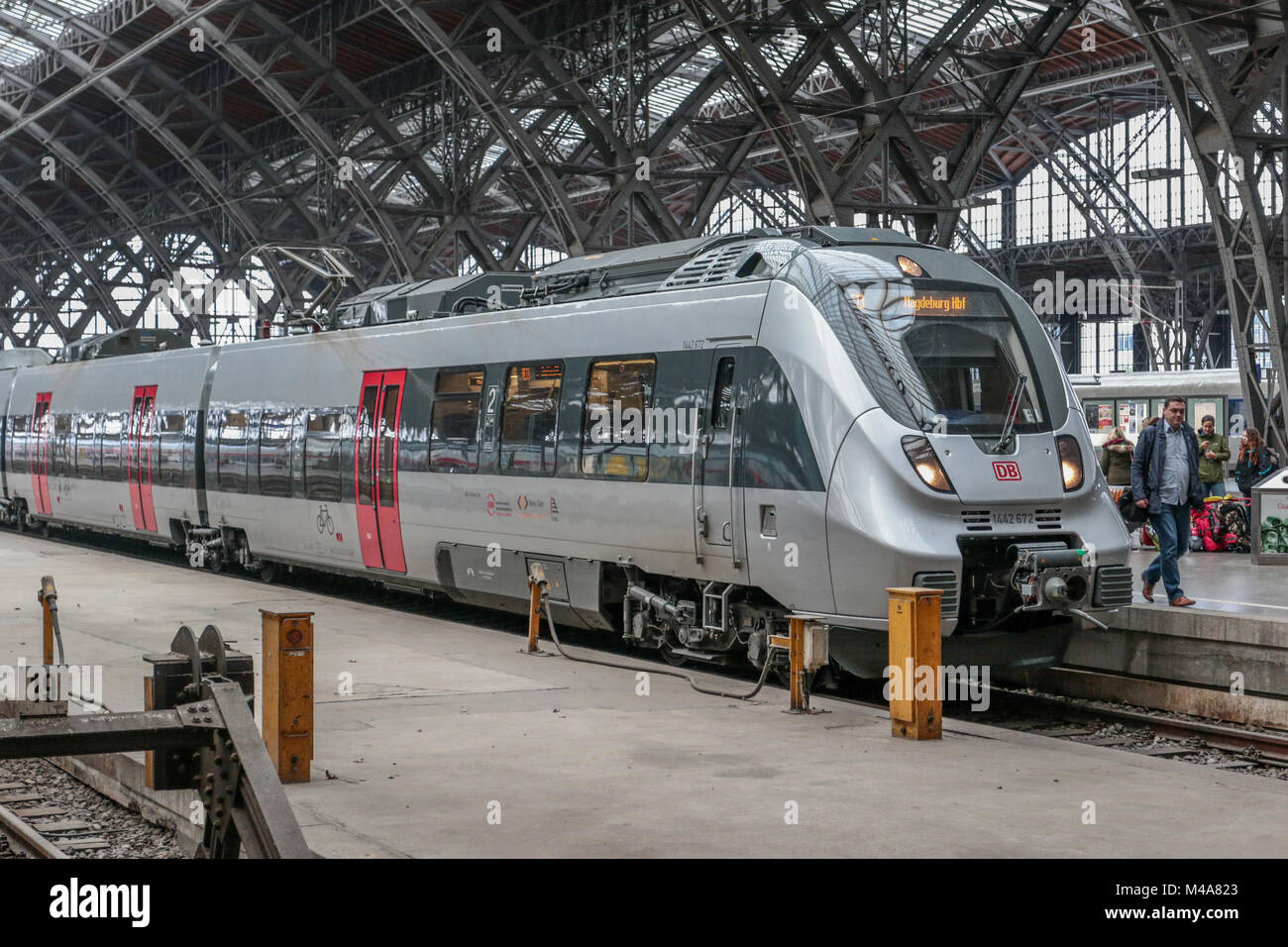 Regional-Train am Leipziger Hauptbahnhof Stockfoto