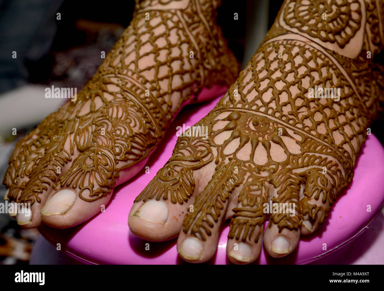 Henna Tattoo Feet Stockfotos Und Bilder Kaufen Alamy