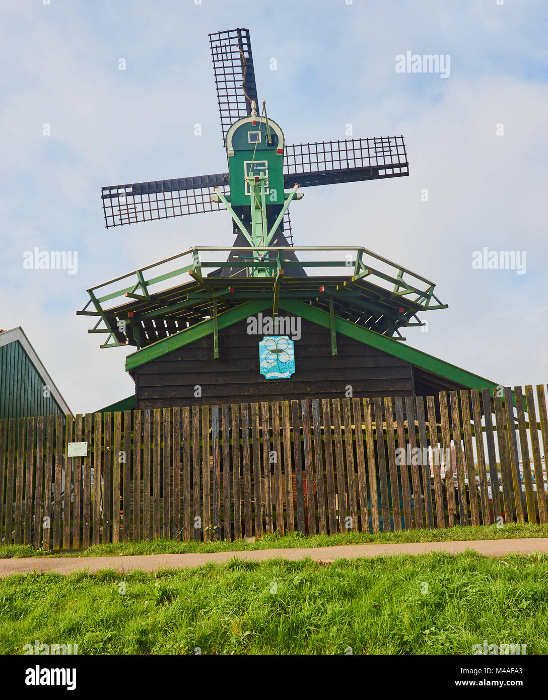 Die vier Leaved Clover Windmühle ein Sägewerk, ist einer von nur 6 hohlen post Mühlen in den Niederlanden. Stockfoto