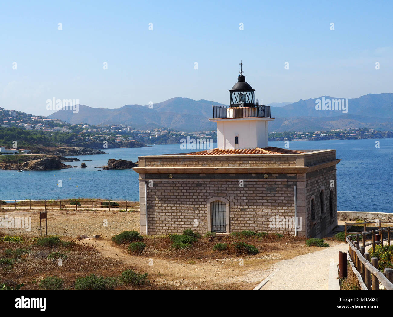 Blick auf den Leuchtturm von El Port de la Selva, Costa Brava, Girona, Spanien Stockfoto