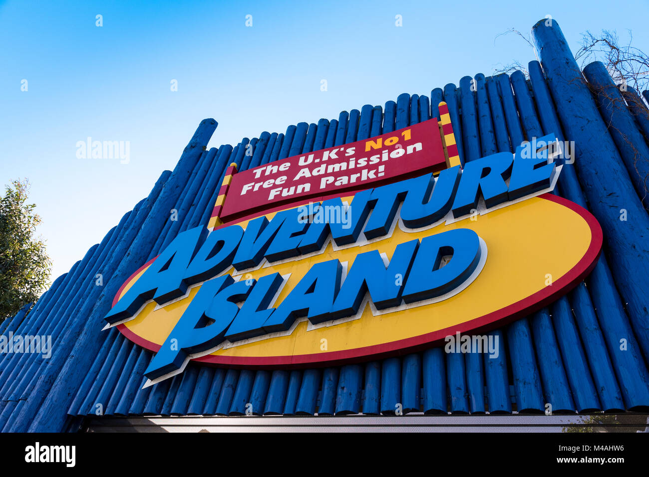 Adventure Island Freizeitpark, Southend On Sea, Schild über dem Eingang. Stockfoto