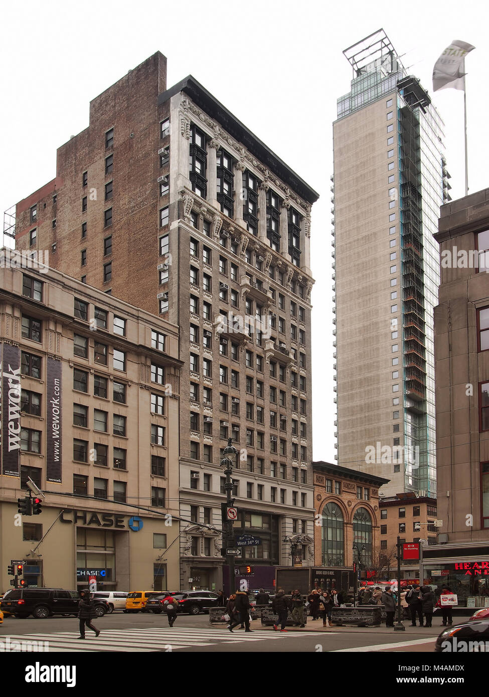 New York, New York, USA. Februar 1, 2018. Ecke der 5th Avenue und der 34th Street in Manhattan Stockfoto