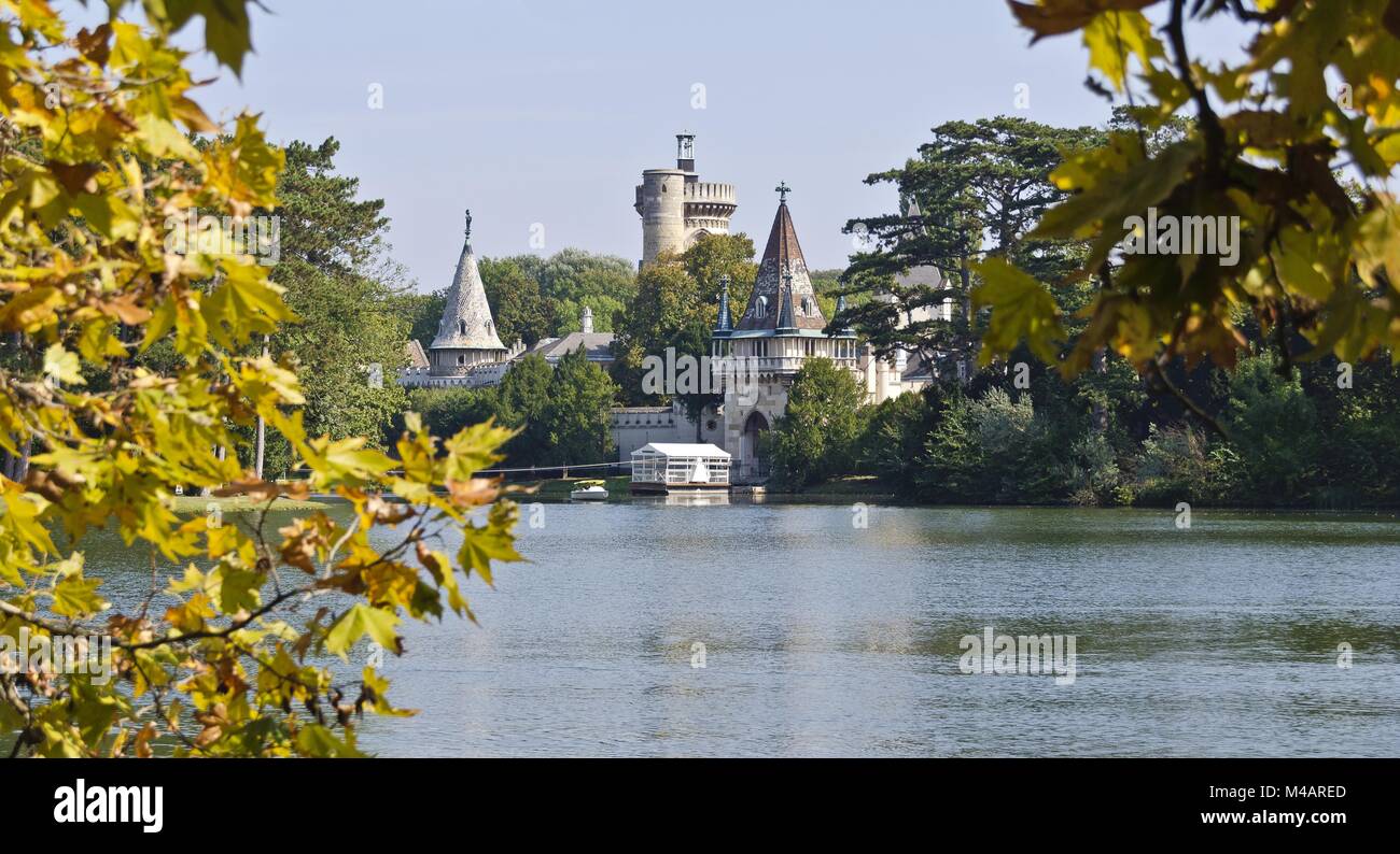 Teich im Schloßpark von Laxenburg Stockfoto