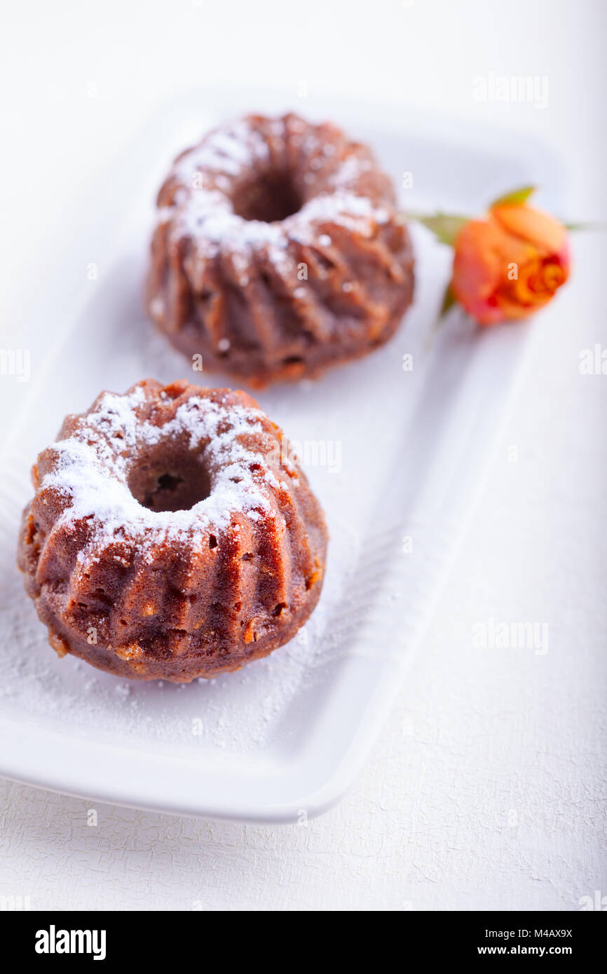 Glutenfreie apple Muffins. Mehl von Reis, Flachs und Vogelkirsche Stockfoto