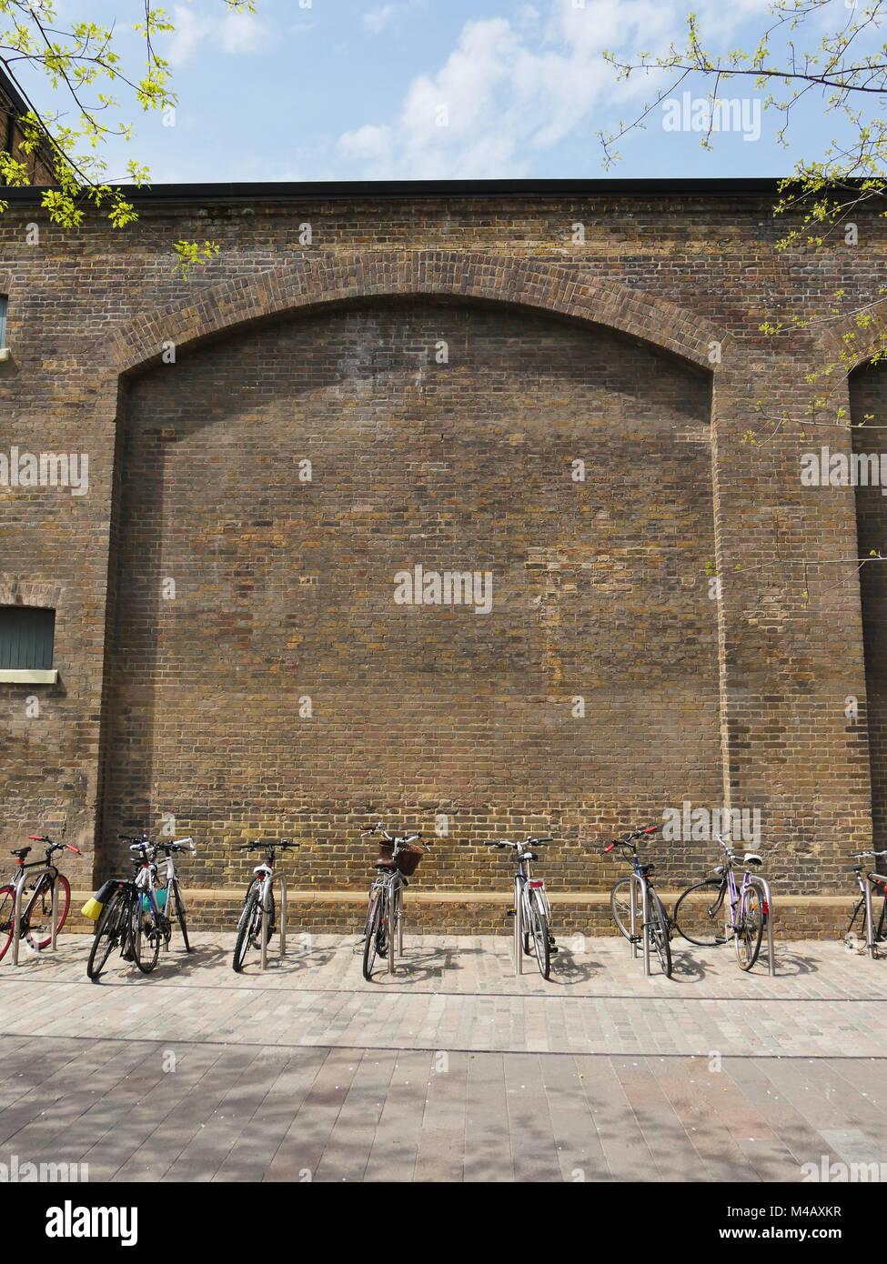 Reihe der Fahrräder in Kings Cross Stockfoto