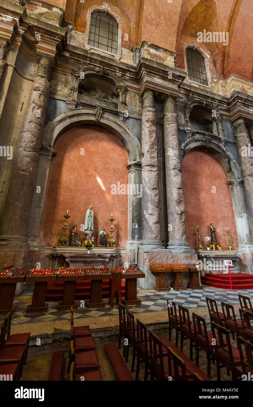 Innenraum der zerstörten San Domingos Kirche - Lissabon Portugal Stockfoto