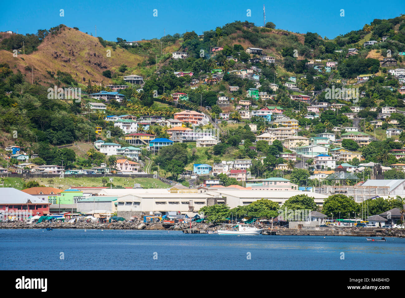 Häuser auf den Hügeln von Kingstown, St. Vincent, St. Vincent und die Grenadinen, Karibik Stockfoto