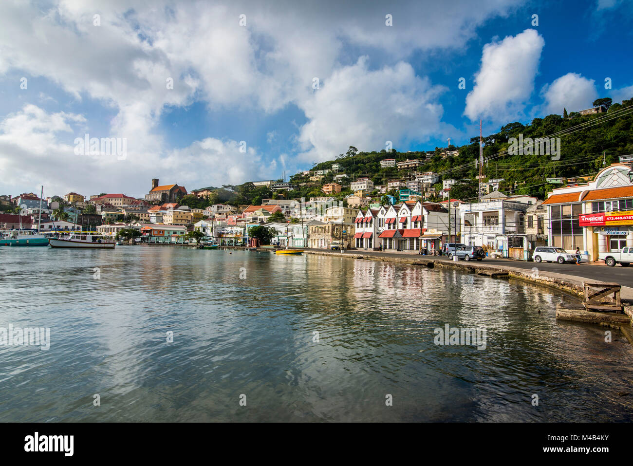 Kleine Hafen von St Georges, der Hauptstadt von Grenada, Karibik Stockfoto