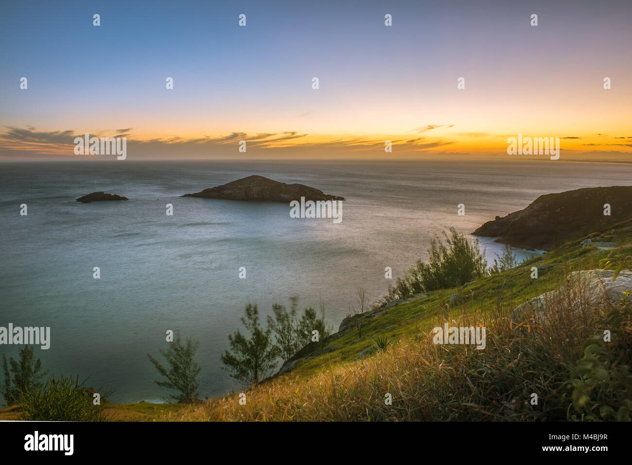 Sonnenuntergang an der kristallinen Strände von Pontal do Atalaia. Stockfoto