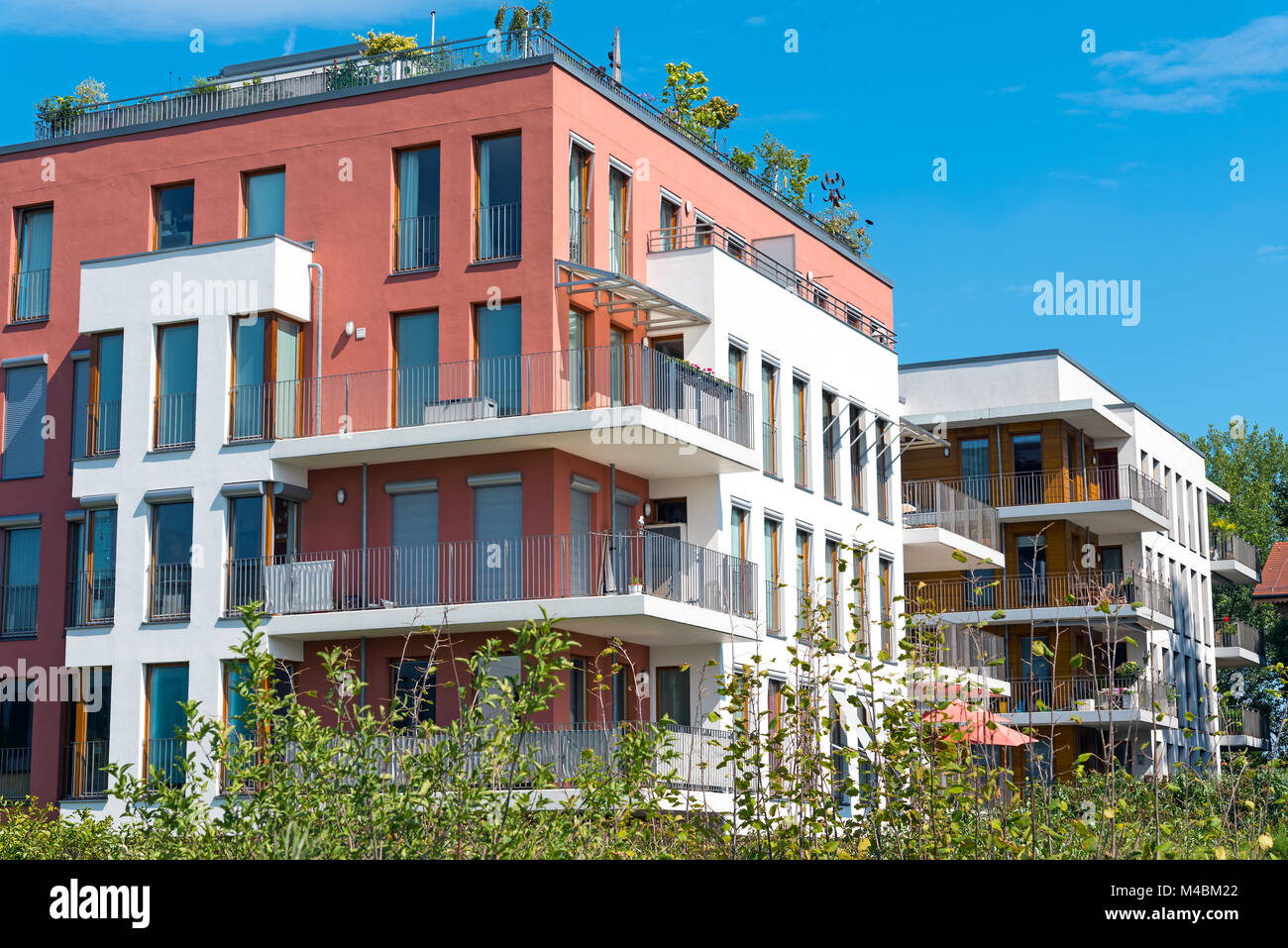 Neue Stadthäuser gesehen in Berlin, Deutschland Stockfoto
