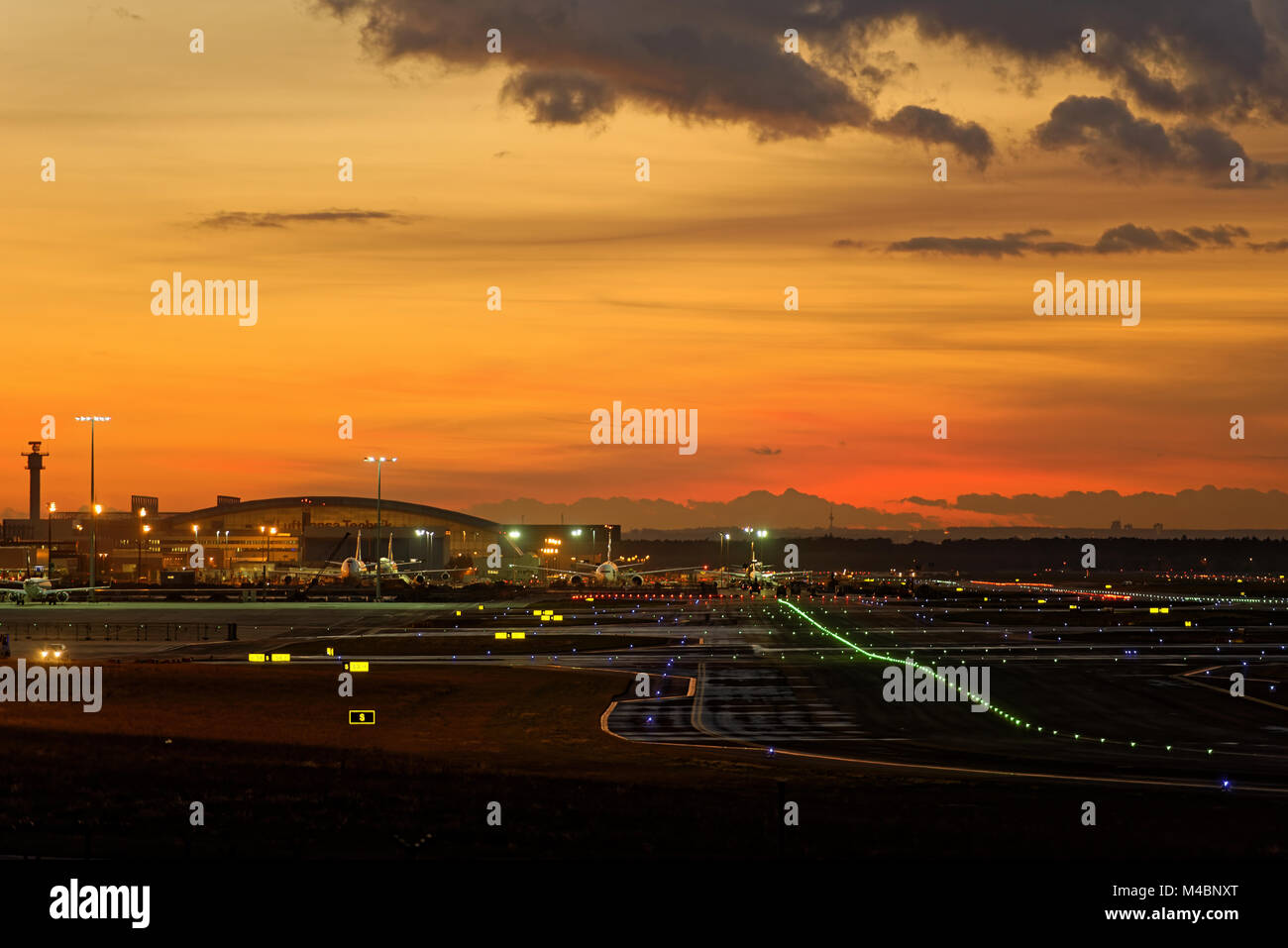 Flughafen Frankfurt Schürze und Wartungshalle Stockfoto