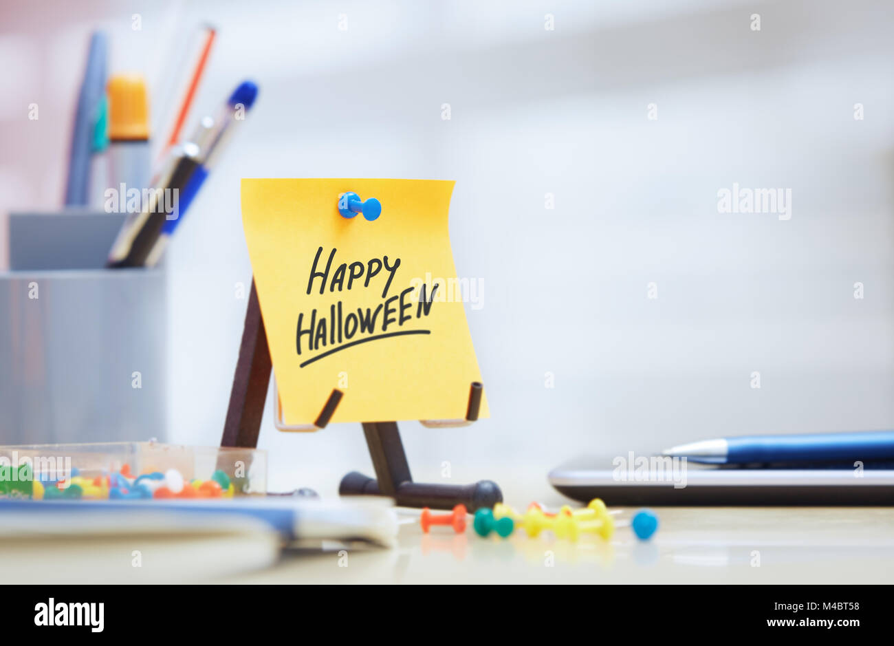 Kleber Hinweis mit Happy Halloween text Stockfoto Kleber Hinweis mit Happy Halloween text Stockfoto