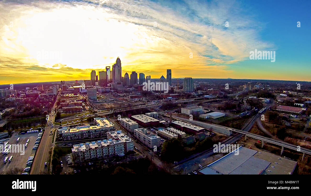 Sonne über Charlotte North Carolina skyline Antenne Stockfoto