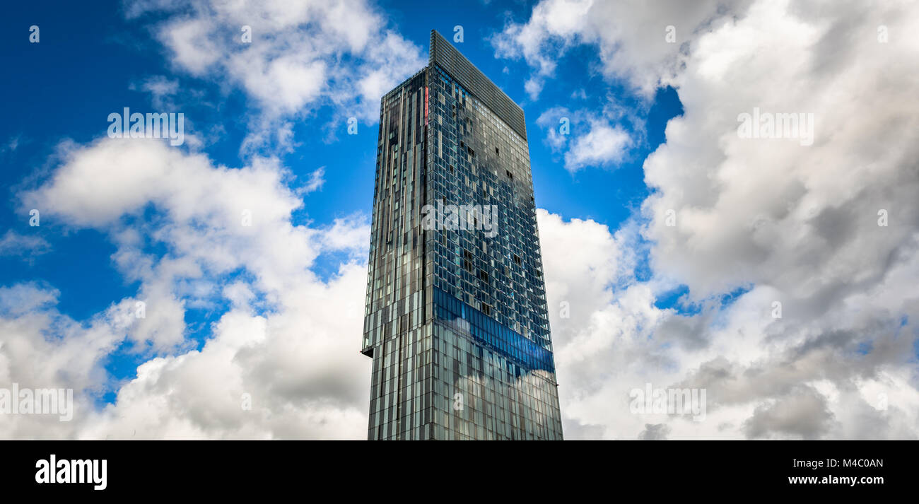 MANCHESTER, Großbritannien - 13 JULI 2016: Beetham Tower ist ein 47-stöckiges Hochhaus, der von Ian Simpson. 2006 erbaut, ist das höchste Gebäude in Manchester. Stockfoto