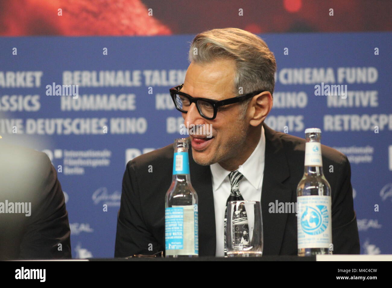 Berlin, Deutschland. 15 Feb, 2018. Pressekonferenz im Grand Hyatt Hotel in Berlin/Deutschland für "Isle of Dogs" (Film) durch die 68. Berlinale (International Film Festival). Mit: Wes Anderson, Tilda Swinton, Bryan Cranston, Koyu Rankin, Liev Schreiber, Greta Gerwig, Bill Murray, Jeff Goldblum, Bob Balaban, Courtney B. Vance, Kunichi Nomura, Wo: Berlin/Deutschland, Wann: 15. Februar 2018. Credit: Tahsin Ogan/Alamy leben Nachrichten Stockfoto