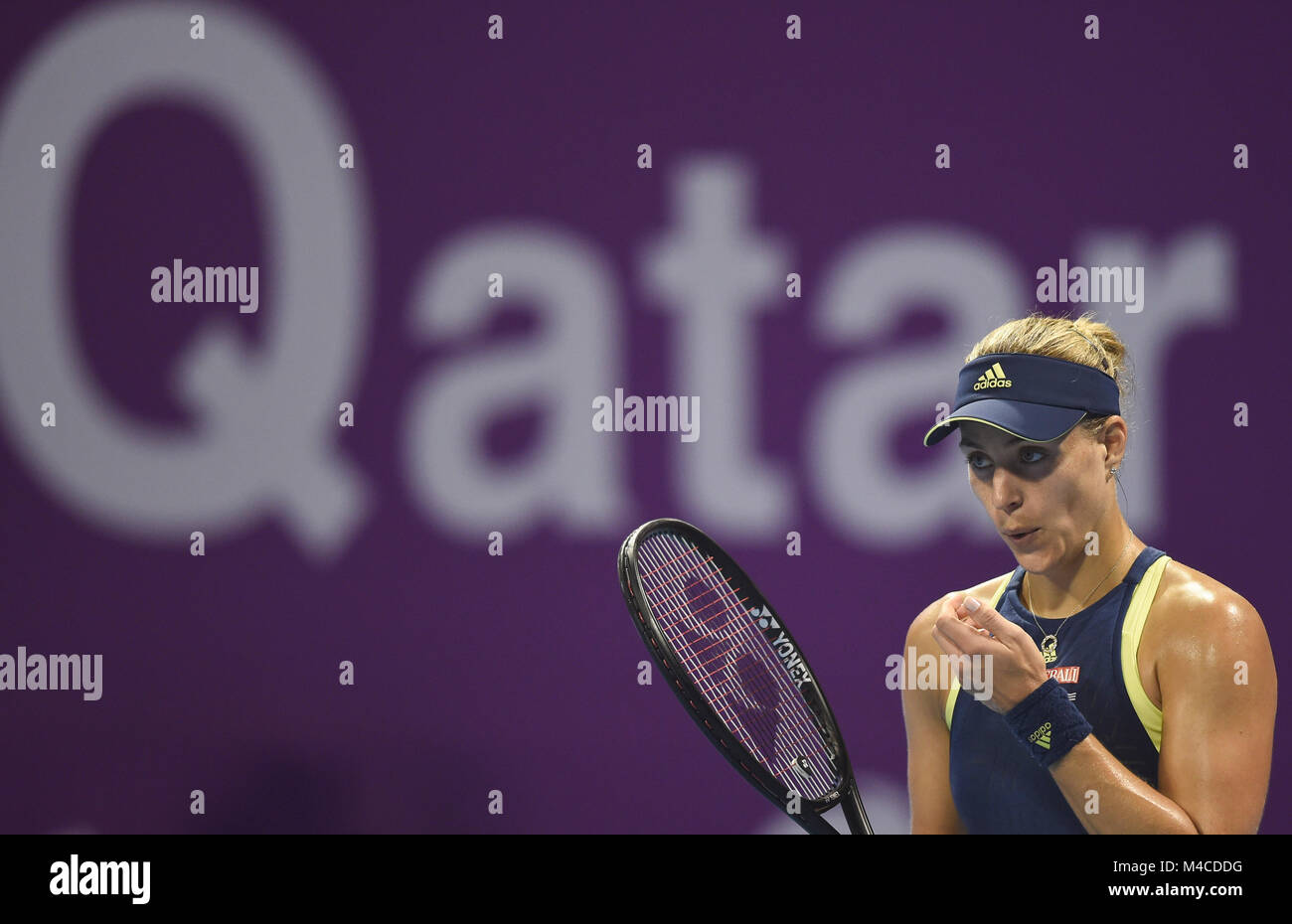 Doha, Katar. 15 Feb, 2018. Angelique Kerber in Deutschland reagiert während der Single "dritte runde Spiel gegen Johanna Konta von Großbritannien im Jahr 2018 WTA Qatar Open in Doha, Katar, Jan. 15, 2018. Angelique Kerber gewann 2-1. Credit: Nikku/Xinhua/Alamy leben Nachrichten Stockfoto