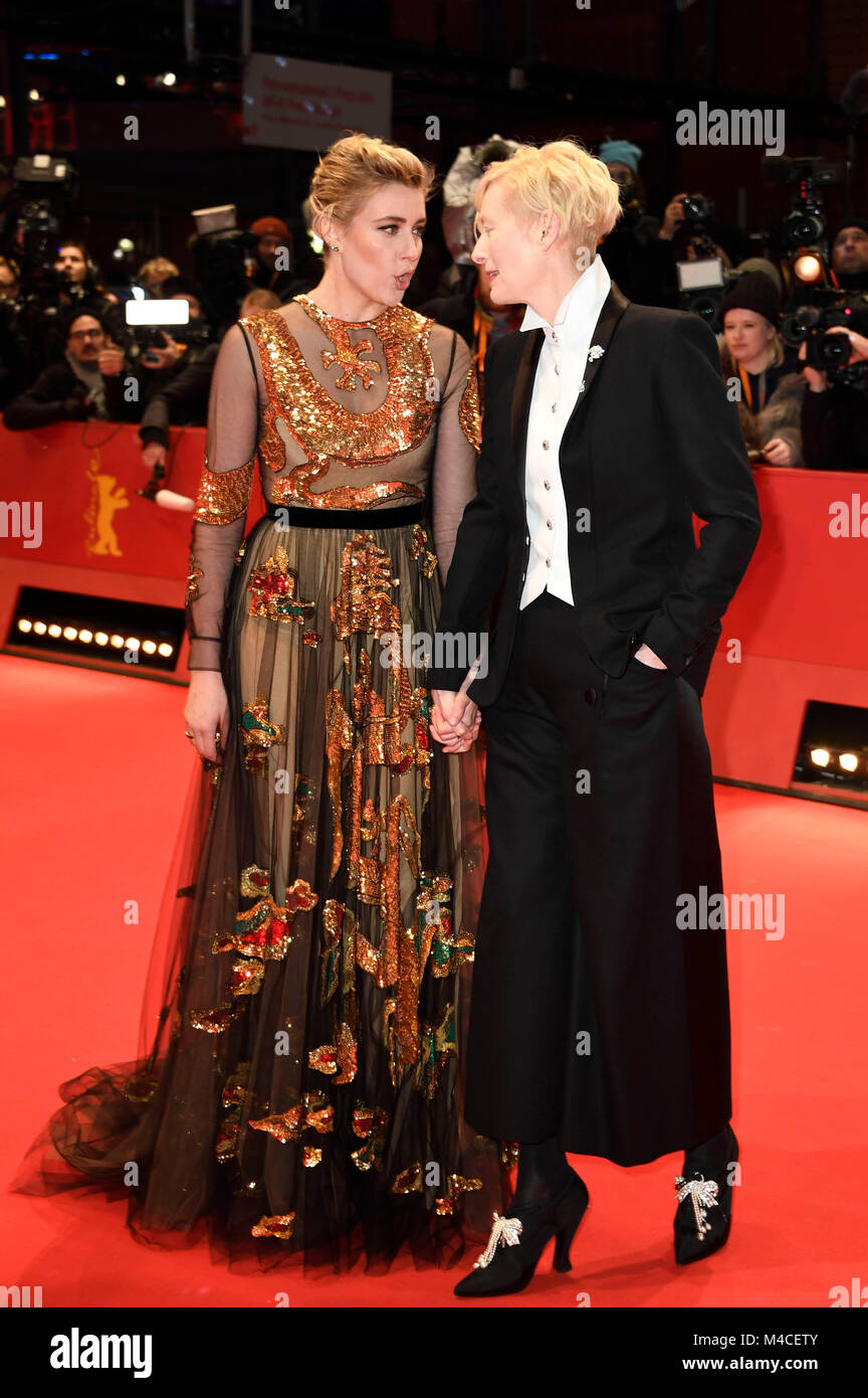 Berlin, Deutschland. 15. Februar, 2018. Greta Gerwig und Tilda Swinton die Teilnahme an der "Isle of Dogs" Premiere auf der 68. Internationalen Filmfestspiele Berlin/Berlinale 2018 Berlinale Palast am 15. Februar 2018 in Berlin, Deutschland. Credit: Geisler-Fotopress/Alamy leben Nachrichten Stockfoto