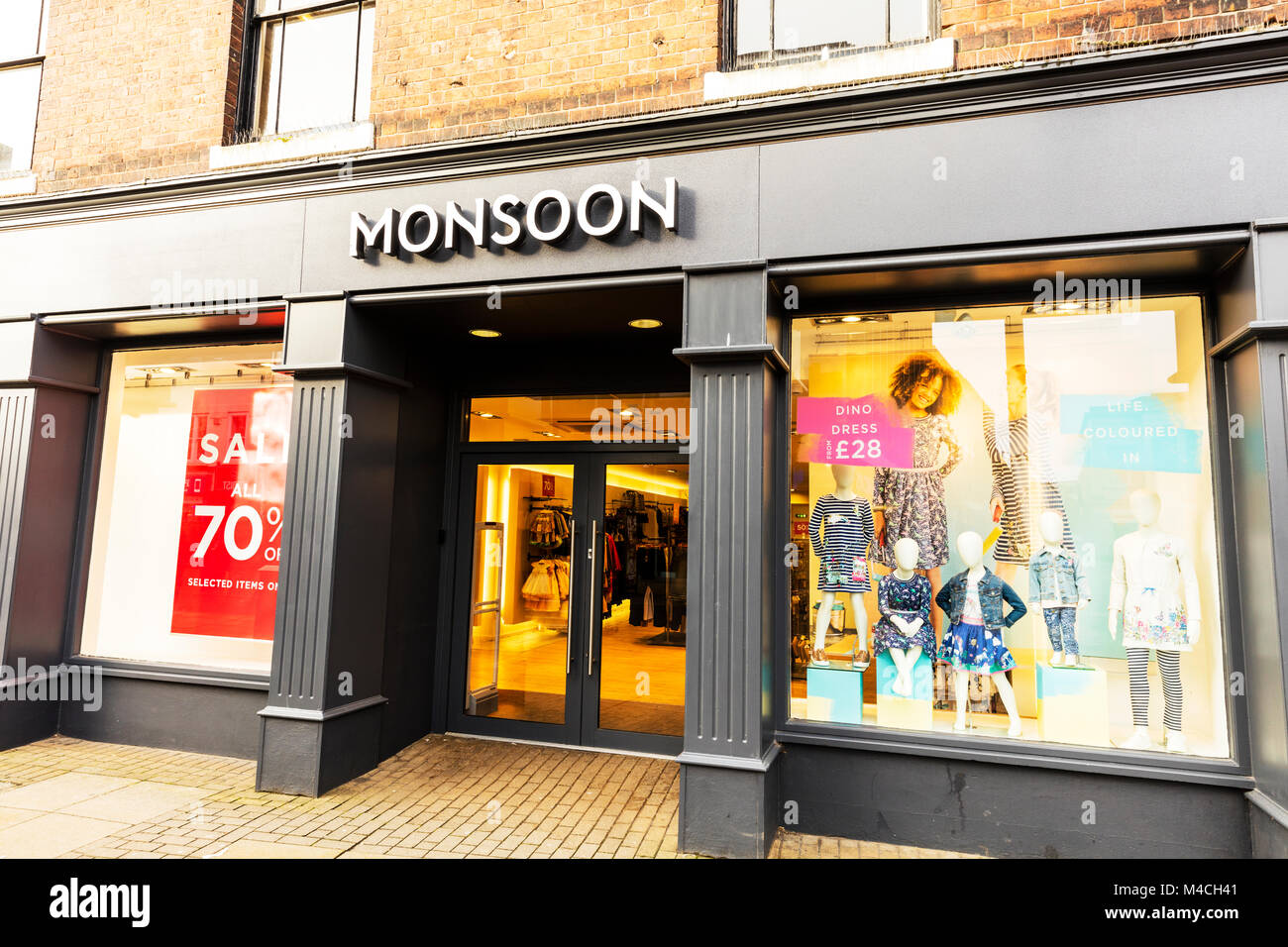 Monsun Store Deutschland England, Monsoon, Monsoon UK England Shop Damen Mode Store Deutschland England, Monsoon Damen Bekleidungsgeschäft, UK High Street speichert Stockfoto