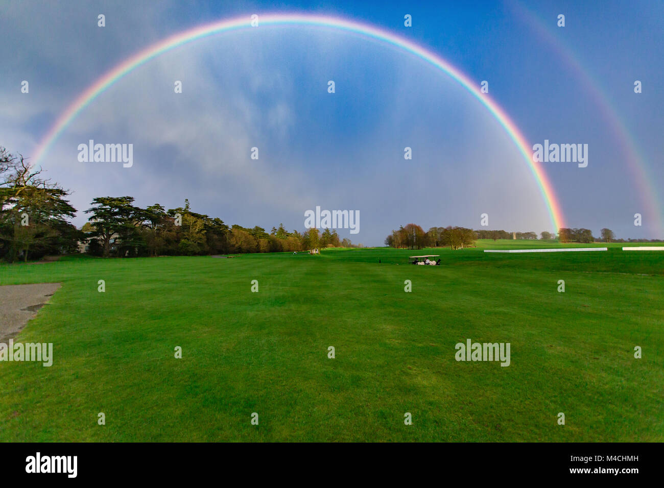 Schönen Regenbogen über Carton House Golf Kurs in Maynooth, Co Kildare, Irland Stockfoto