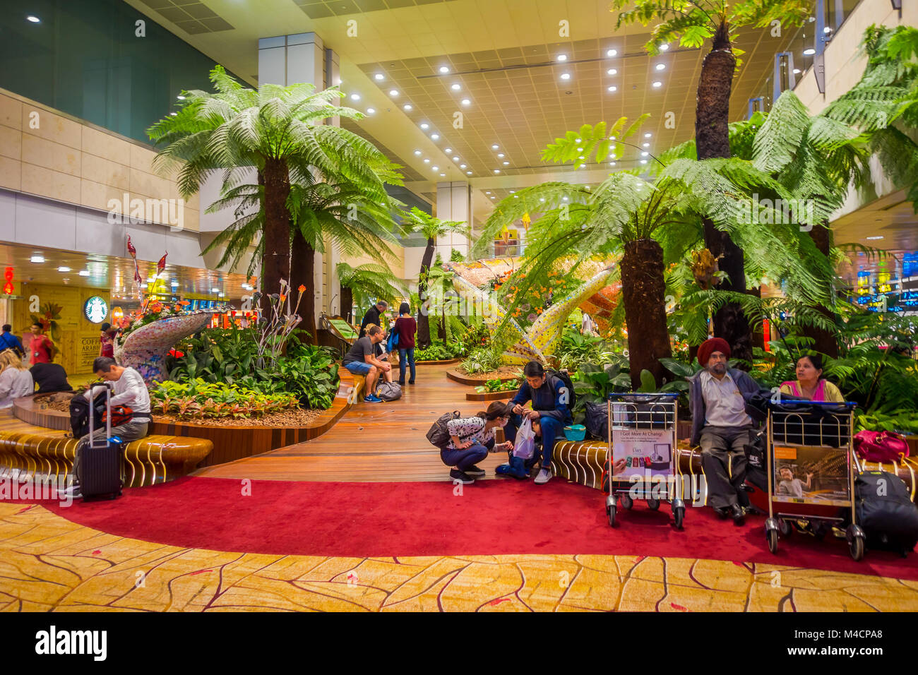 Singapur, Singapur - Januar 30, 2018: Indoor Ansicht von unbekannten ... Singapur, Singapur - Januar 30, 2018: Indoor Ansicht von unbekannten ...