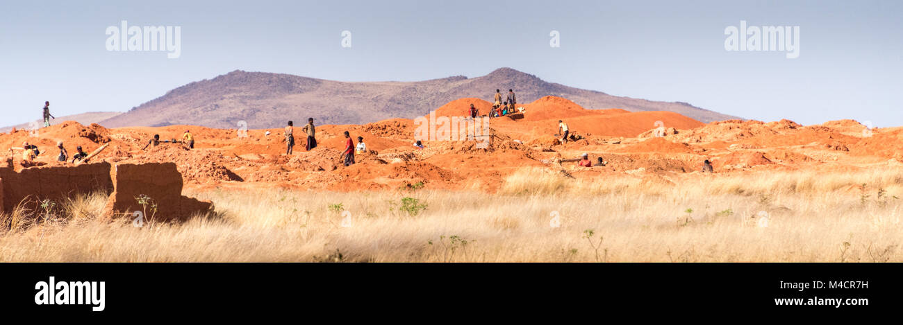 Graben nach Saphiren IIakaka, Isalo, Madagaskar Stockfoto