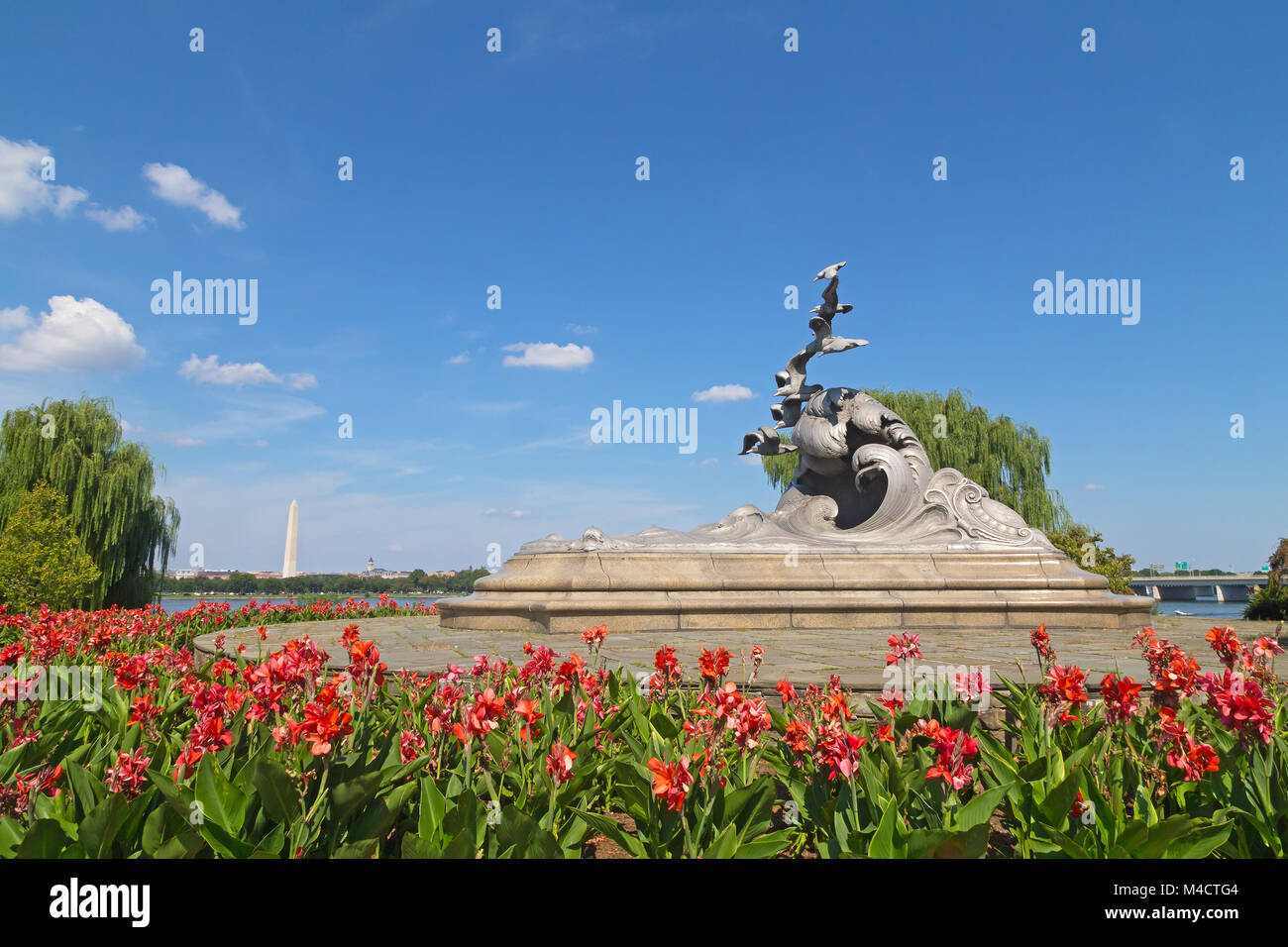 WASHINGTON, DC - 27. August 2016: Die Navy-Merchant Marine Denkmal ist in Lady Bird Johnson Park auf Columbia Insel zu Ehren der US Navy Segler ein Stockfoto