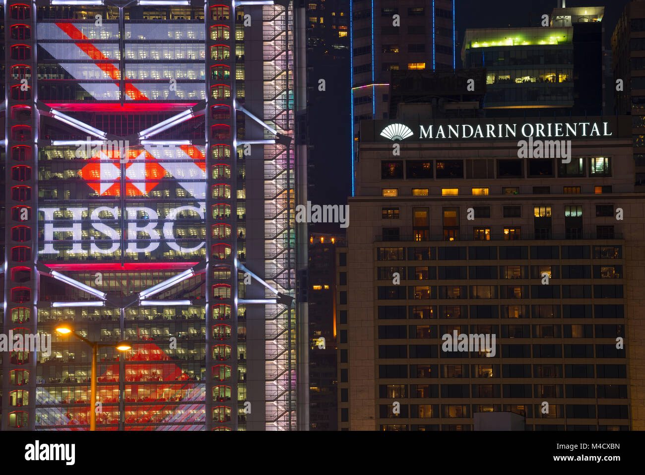 Die HSBC Bank, und dem Mandarin Oriental Hotel, zentrale Financial District, Hongkong, China. Stockfoto