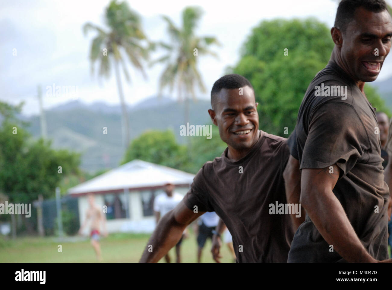 Fidschi Männer Rugby spielen, Rakiraki Spielfeld, Fidschi. Stockfoto