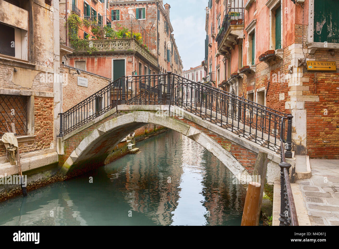 Deatil alte Architektur in Venedig Stockfoto