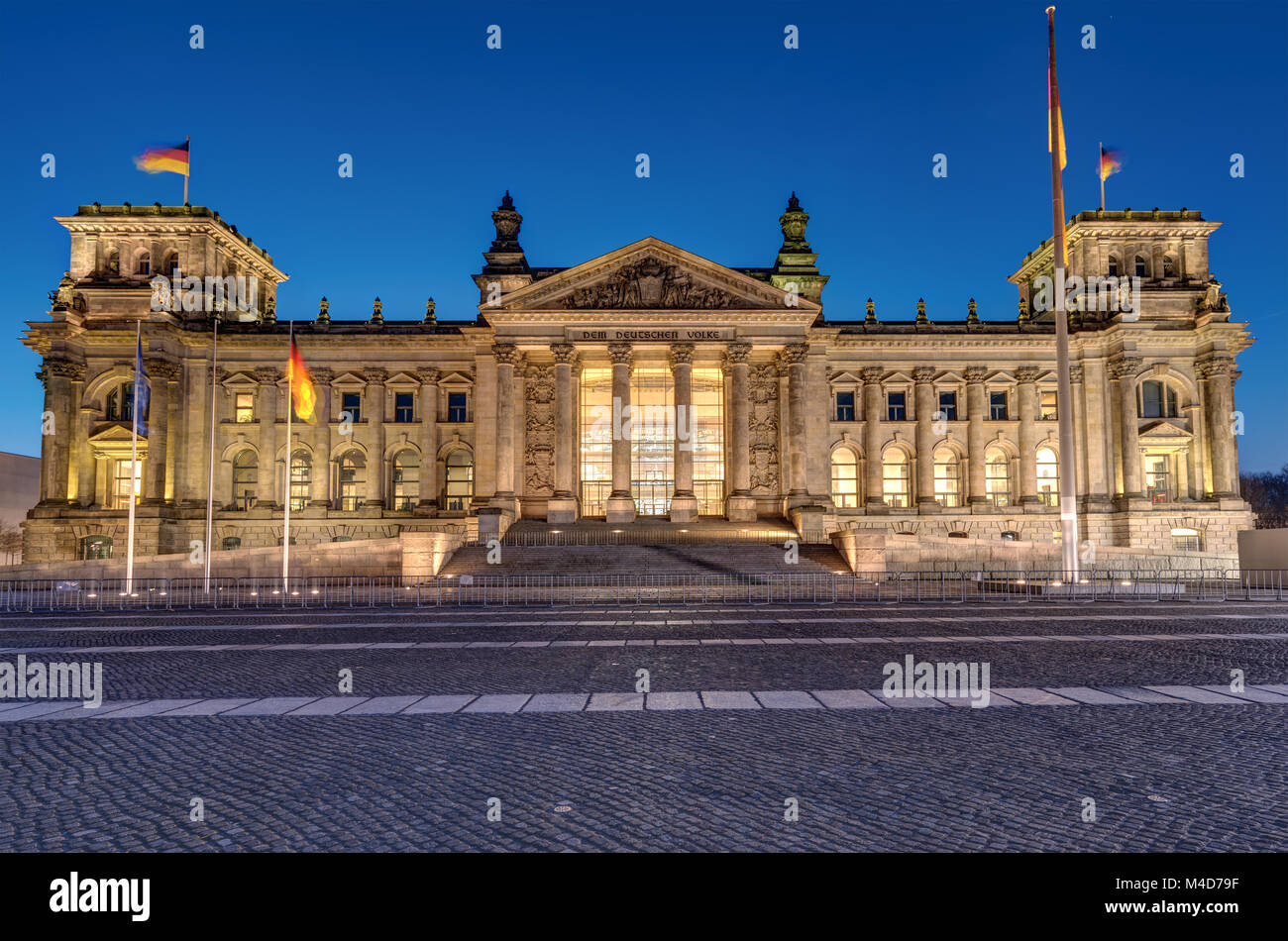 Die berühmten Reichstag in Berlin bei Nacht Stockfoto