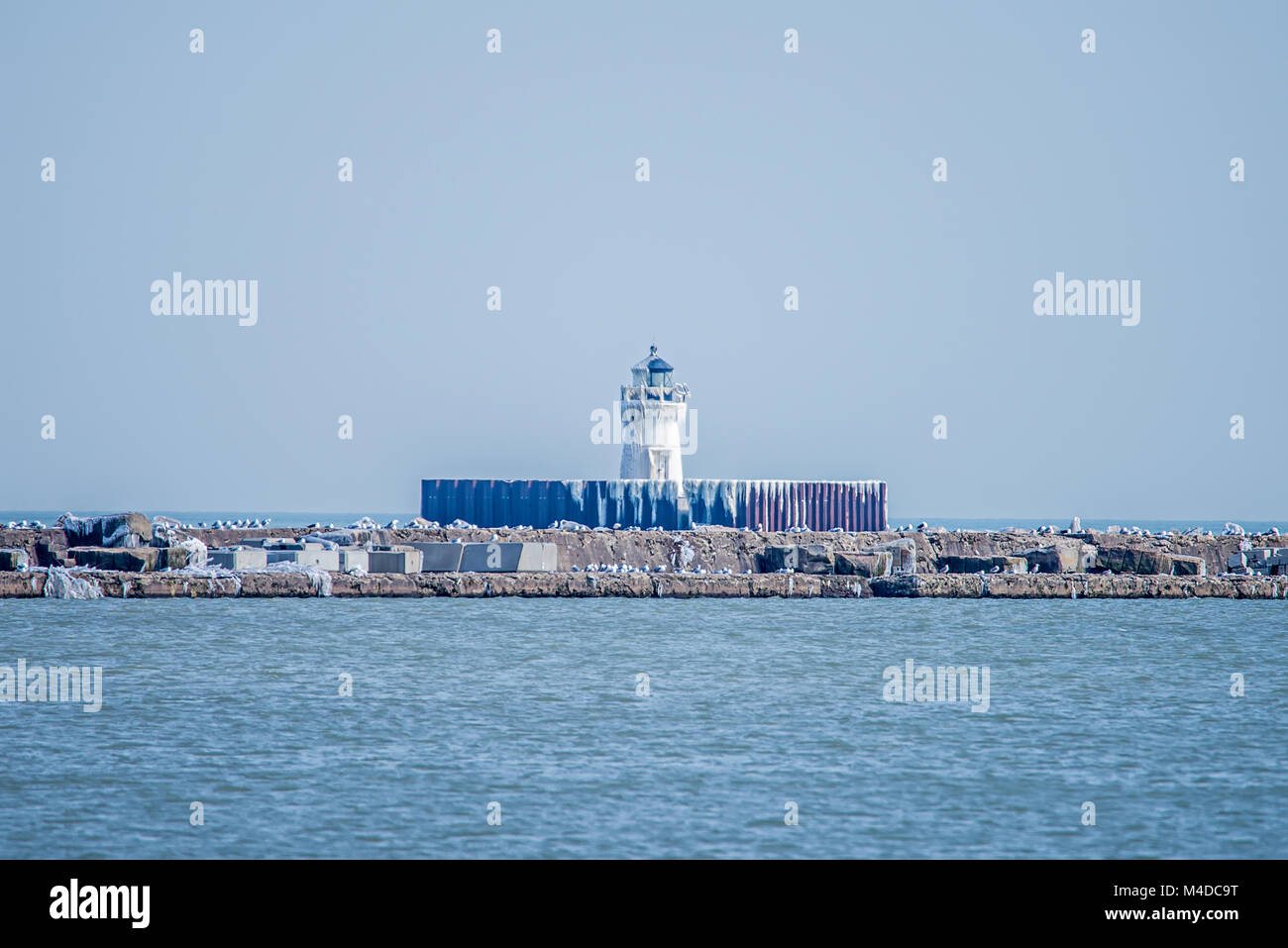 Cleveland Hafen West Pierhead Leuchtturm in Eis eingefroren Stockfoto
