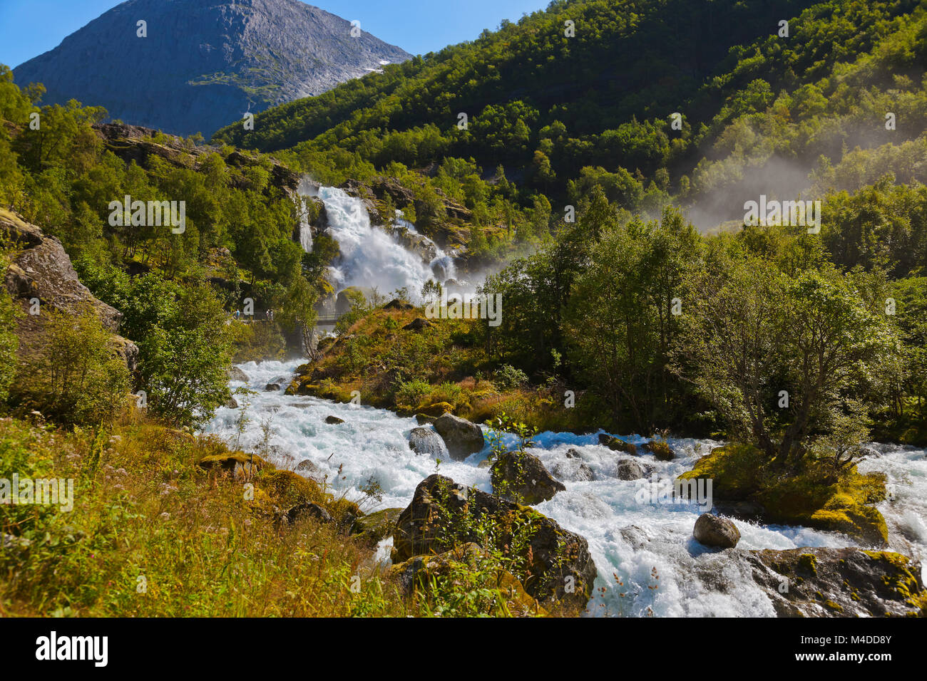 Wasserfall in der Nähe von Briksdal Gletscher - Norwegen Stockfoto