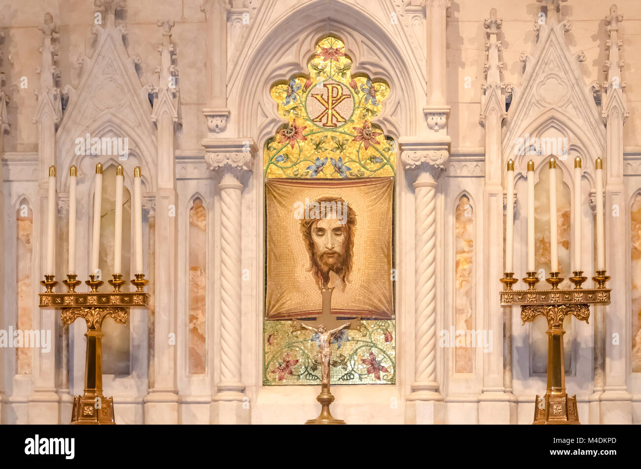 Verändern und Kerzen an der Saint Patrick's Cathedral Stockfoto