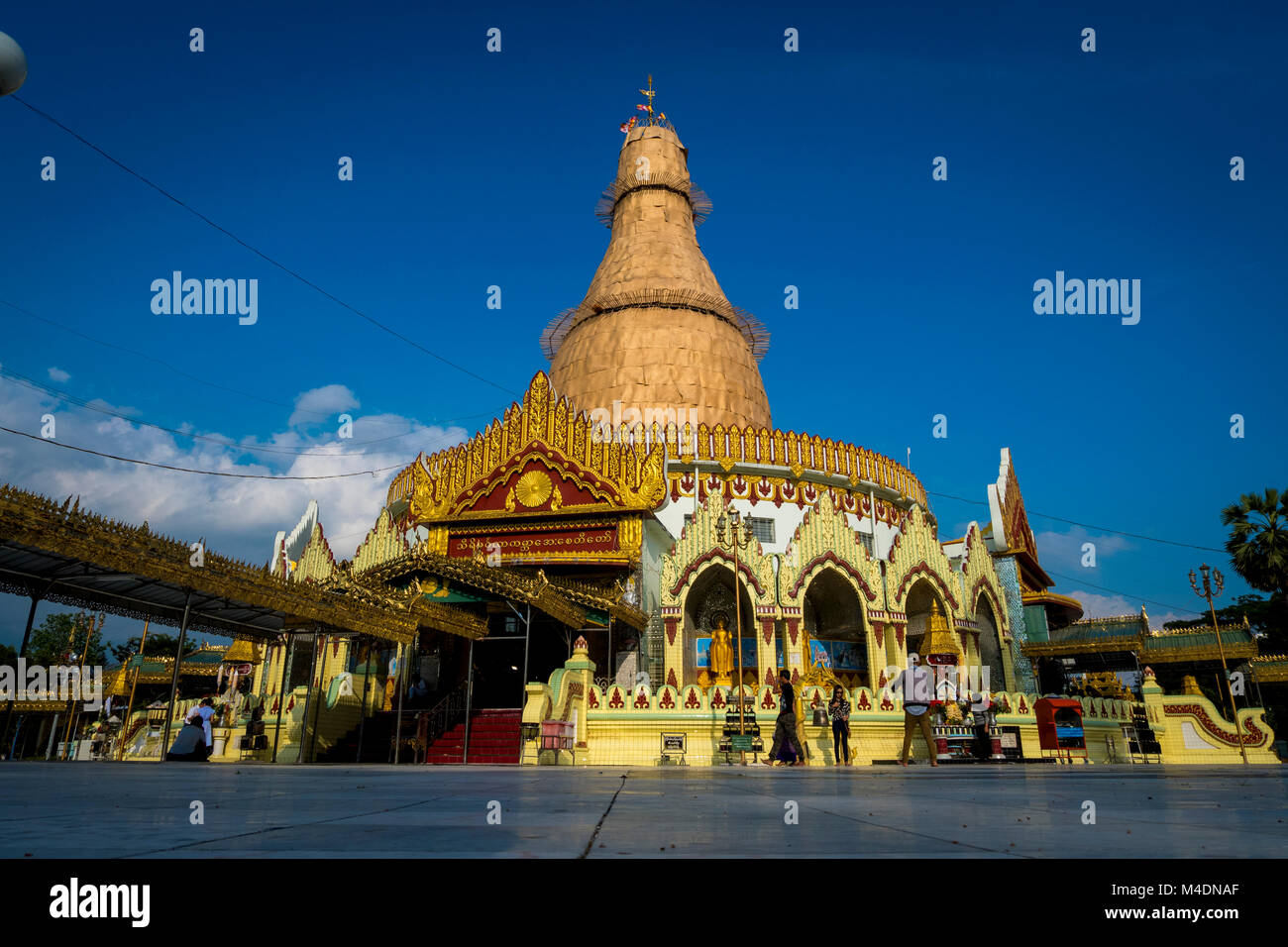 Die Außenseite des Kaba Aye Aye Gaba Pagode in Yangon, Myanmar Stockfoto
