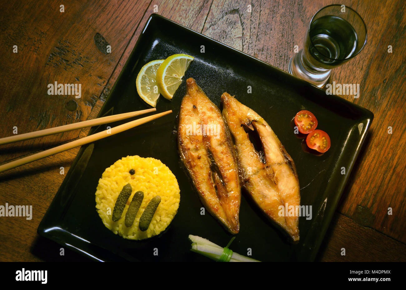 Gebratener Fisch Gericht im orientalischen Stil. Stockfoto