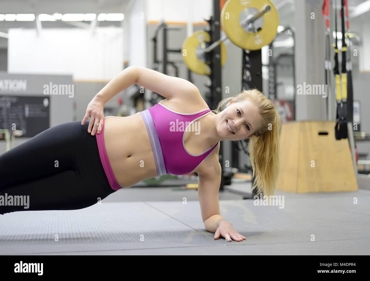 Frau im Fitness-Studio Stockfoto