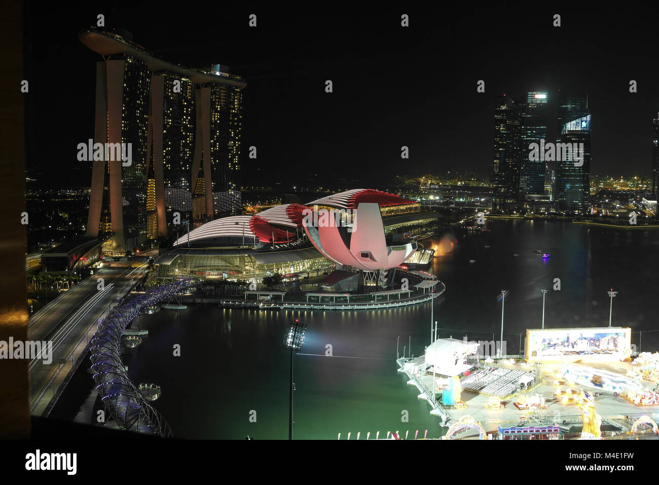 Helix Bridge und der Marina Bay Sands Hotel in Singapur Stockfoto