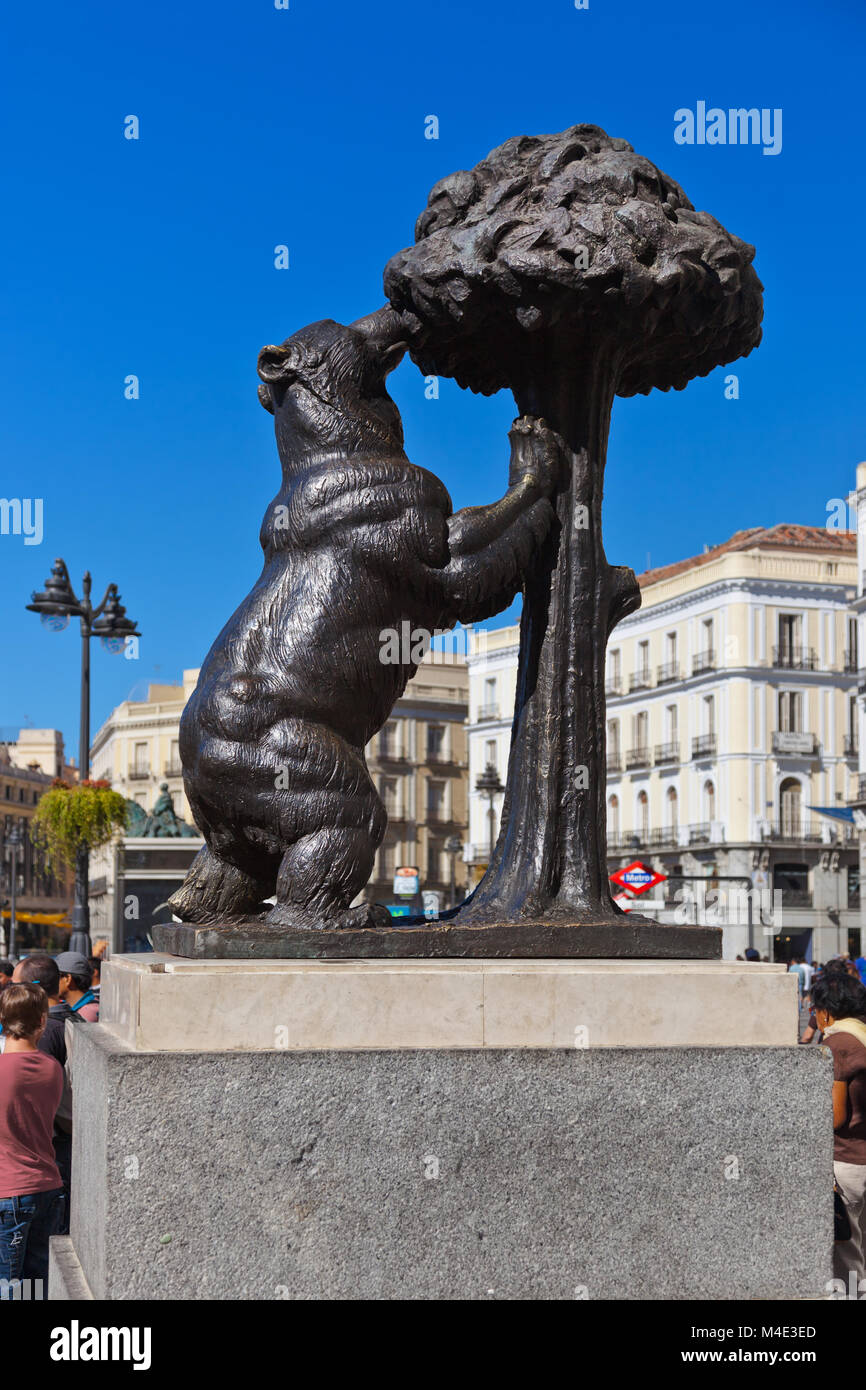Statue des Bären und Erdbeerbaum - Symbol von Madrid Stockfoto