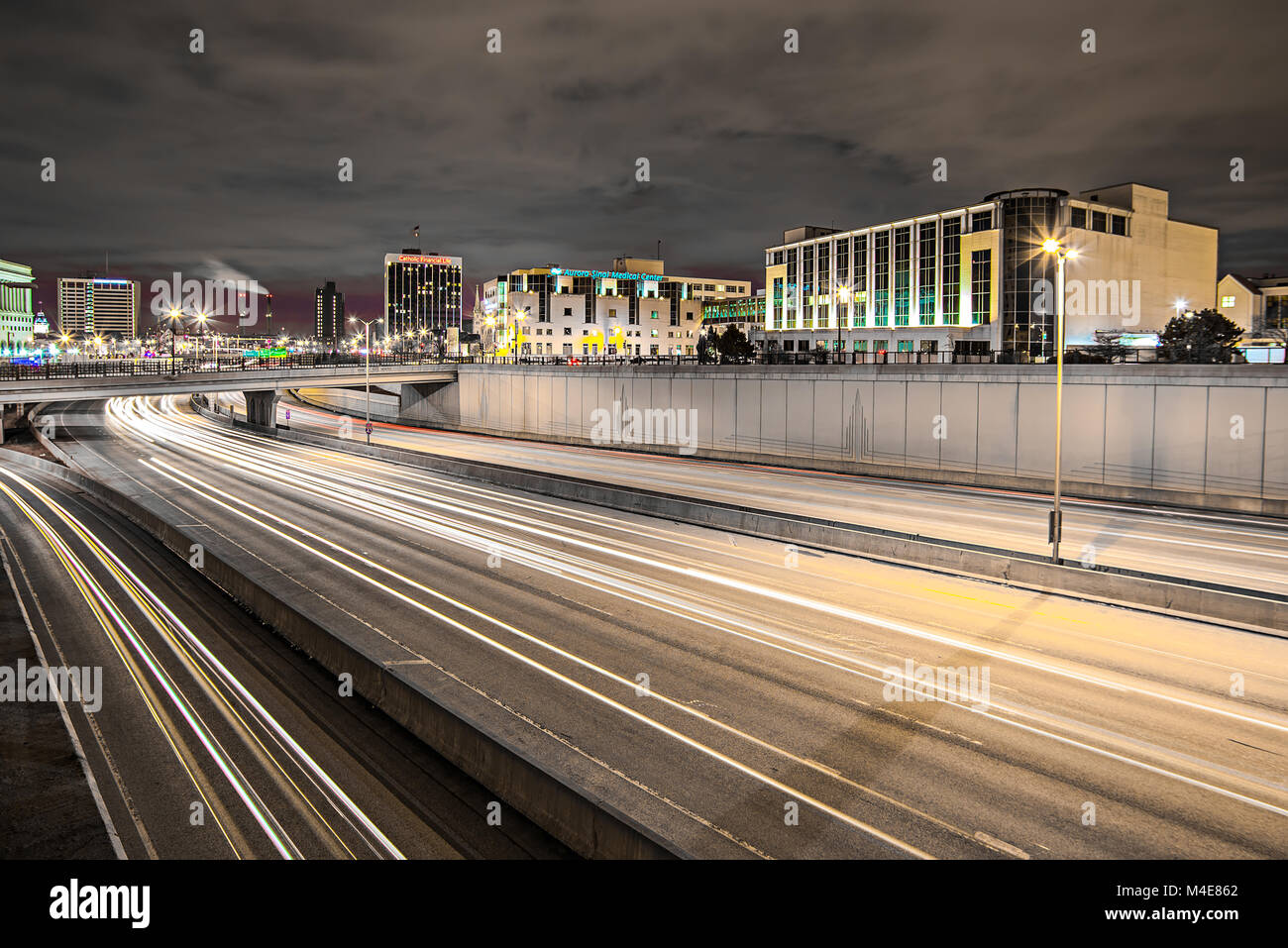 Milawaukee Wisconsin City Skyline bei Nacht Stockfoto