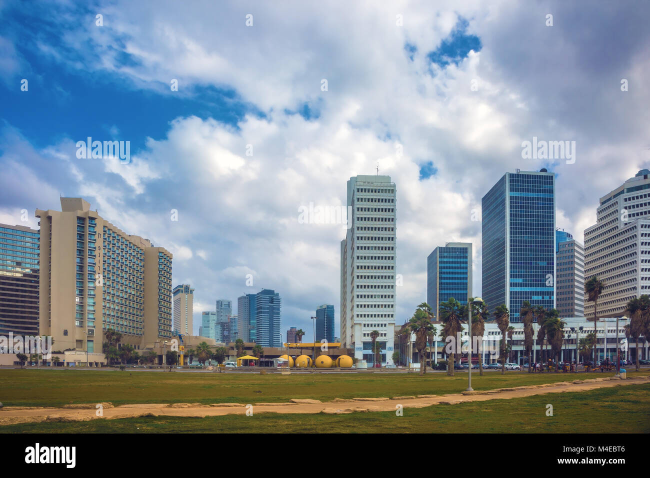 Wunderschöne Promenade von Tel Aviv im Sturm Stockfoto